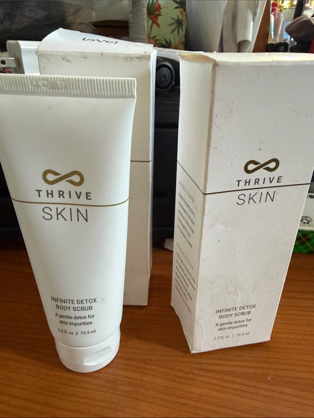 2 bound of Thrive Skin Infinite Detox Body Scrub - White and Gold Accents